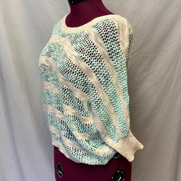 Shrinking Violet light sweater - Picture 2 of 7